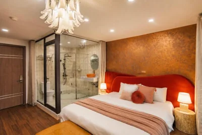 Deluxe Double Room with Bath — Vani Hanoi Residence - Old Quater - Train Street